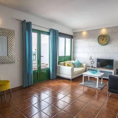 Club Valena 48 Sea Views, Wifi, Close To & Amenities At Matagorda Puerto del Carmen (Lanzarote)